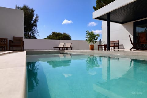 Swimming pool, sunbed