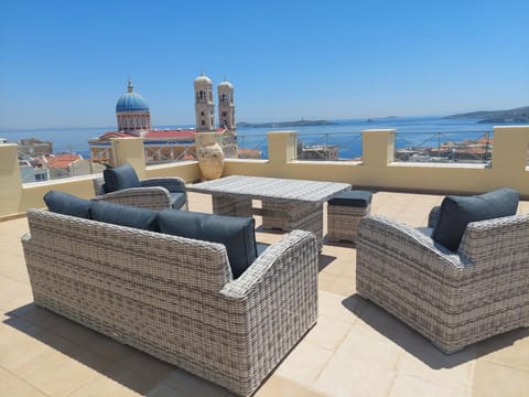 Patio, Nearby landmark, Balcony/Terrace, City view, Sea view