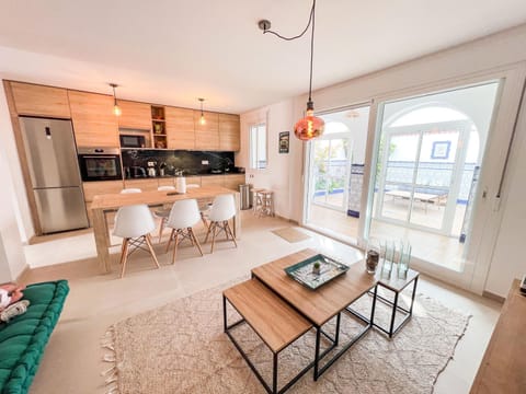 Living room, Photo of the whole room, Dining area
