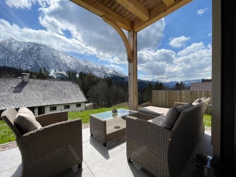 Balcony/Terrace, Mountain view