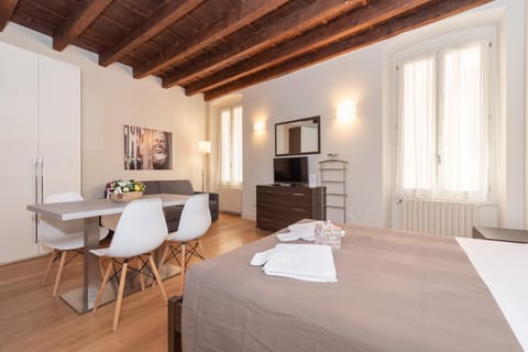 Living room, Photo of the whole room, Dining area