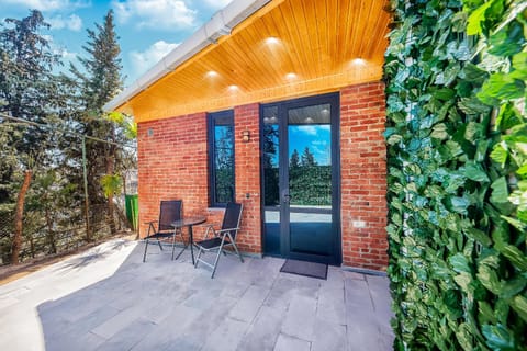 Property building, Facade/entrance, Balcony/Terrace