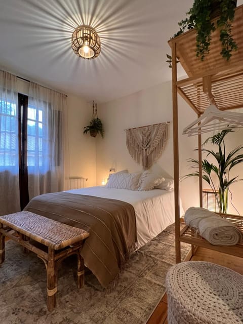 Photo of the whole room, Decorative detail