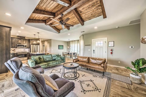 Modern Mtn Retreat, Walk to Lake and Trails! House in Ruidoso