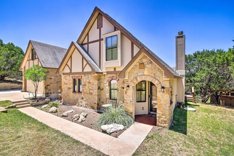 Updated Retreat with Game Room and Boat Ramp Access! House in Lago Vista