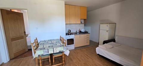 Bed, Kitchen or kitchenette, Photo of the whole room, Dining area