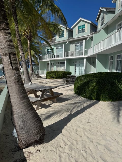Property building, Patio, Natural landscape, Balcony/Terrace