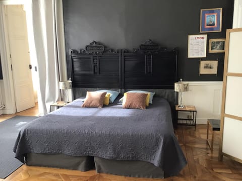 Une nuit au second Chambre d hôtes Bed and Breakfast in Lyon