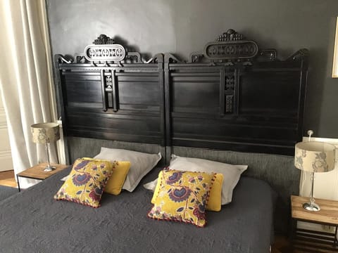 Une nuit au second Chambre d hôtes Bed and Breakfast in Lyon