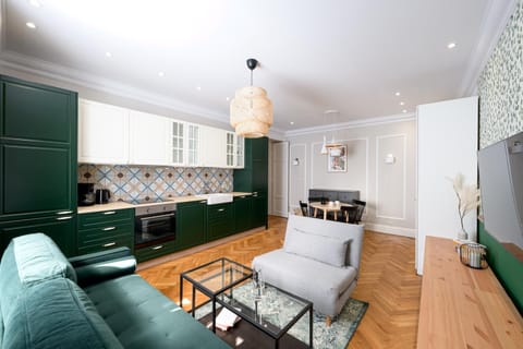 Communal lounge/ TV room, TV and multimedia, Living room, Seating area, Dining area