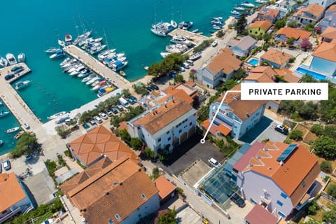 Bird's eye view, Parking