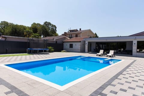 relax and more house with pool Villa in Federation of Bosnia and Herzegovina