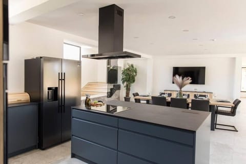 relax and more house with pool Villa in Federation of Bosnia and Herzegovina