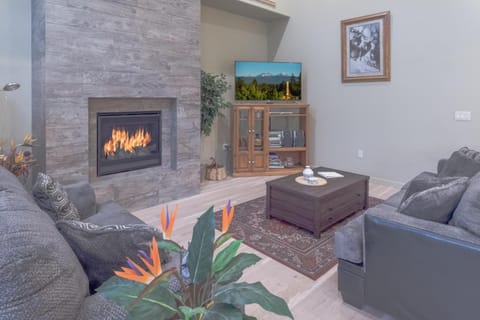 Pine Post Lodge House in Deschutes River Woods