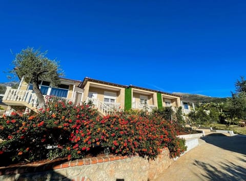Property building, Natural landscape, Garden, Garden view