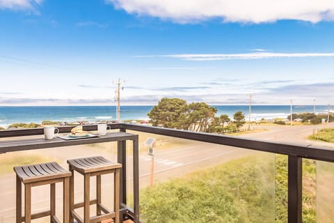 Seas Life House in Roads End