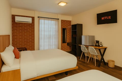 Bed, TV and multimedia, Photo of the whole room, Bedroom, air conditioner