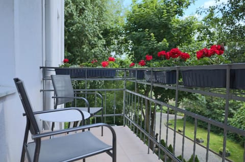 Balcony/Terrace, Street view, Quiet street view