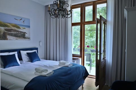 Bed, Balcony/Terrace, Beach, Bedroom