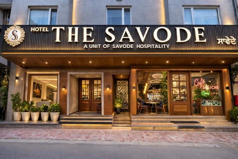 Facade/entrance