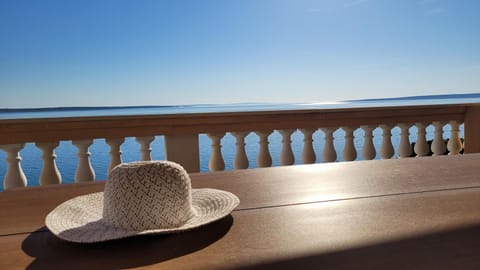 Day, Natural landscape, Coffee/tea facilities, View (from property/room), Balcony/Terrace, Dining area, Sea view