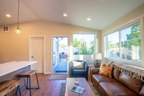 Golden Cottage Near Red Rocks and School of Mines! House in Golden