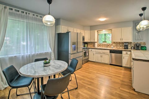 Waterfront Retreat with Boat Dock in Hot Springs! House in Hot Springs