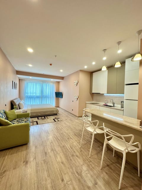 Kitchen or kitchenette, Living room, Seating area, Dining area, minibar