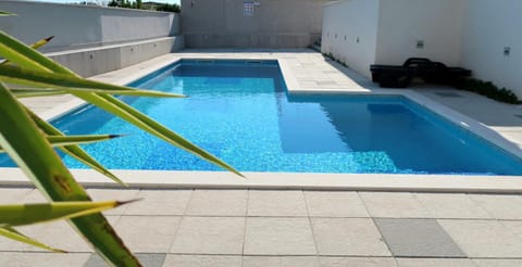 Swimming pool, Swimming pool