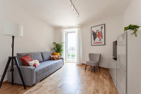 TV and multimedia, Balcony/Terrace, Living room, Seating area, Lake view