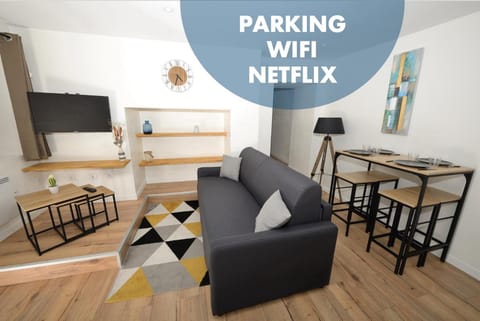 TV and multimedia, Seating area, Dining area