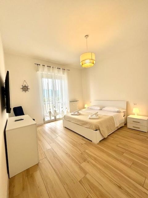 TV and multimedia, Bedroom, air conditioner