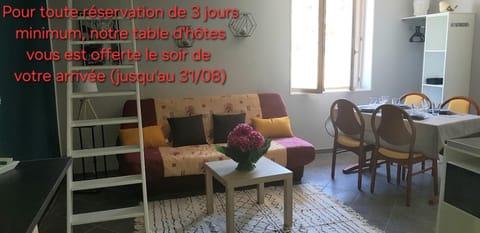 Living room, Dining area