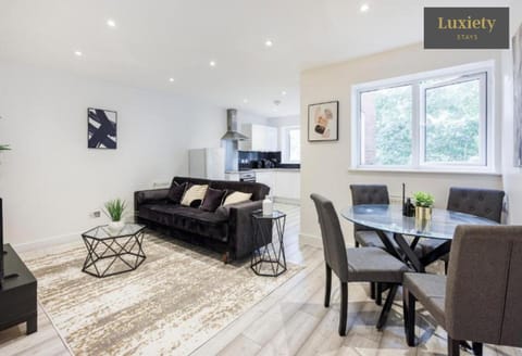 TV and multimedia, Living room, Seating area, Dining area, Evening entertainment