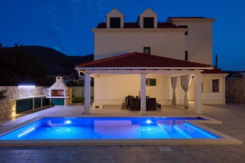 Property building, Swimming pool