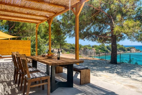 View (from property/room), Balcony/Terrace, Dining area