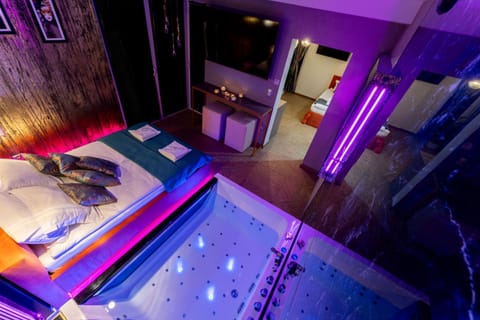 Hot Tub, TV and multimedia, Bedroom