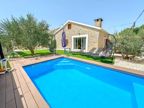 Property building, Patio, Day, Garden, Garden view, Pool view, Swimming pool, sunbed