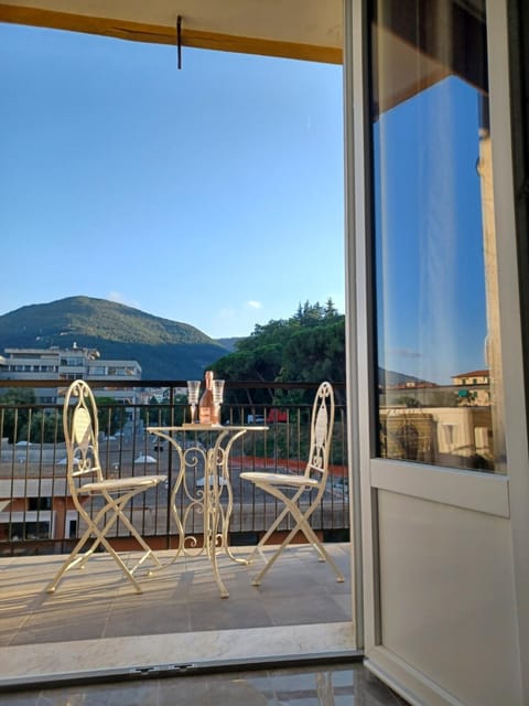 Balcony/Terrace, Mountain view