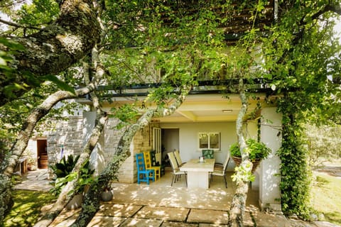 Property building, Patio, Balcony/Terrace, Garden view