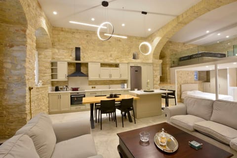 Kitchen or kitchenette, Seating area, Dining area