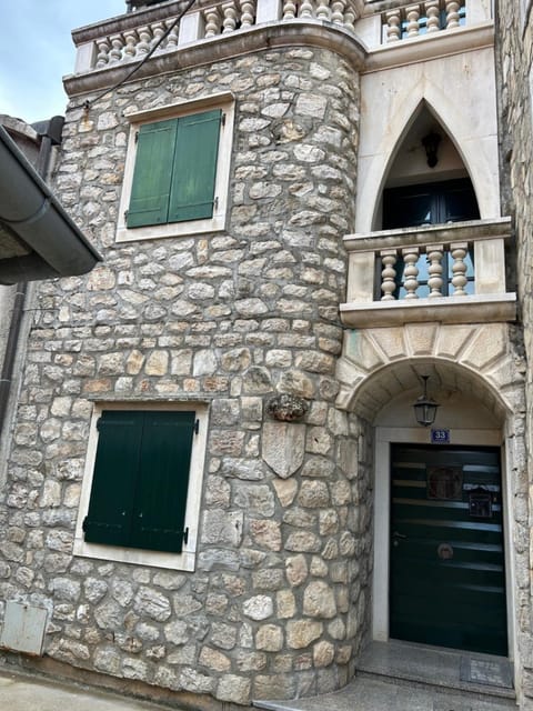 Property building, Facade/entrance, Balcony/Terrace, Balcony/Terrace