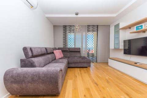Communal lounge/ TV room, Living room, Seating area