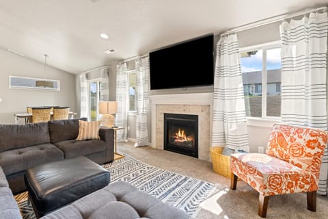 Seating area, Family, flat iron