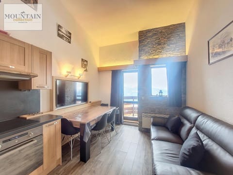 Studio rénové, lumineux avec balcon, près des pistes, parking inclus - FR-1-275-161 Apartment in Montvalezan