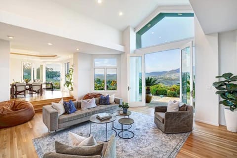 Luxury Modern Chateau near wineries & beaches Villa in Fallbrook