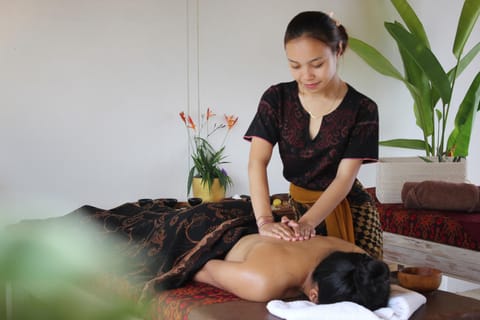 People, Massage, Spa and wellness centre/facilities