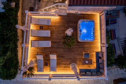 Patio, Night, sunbed