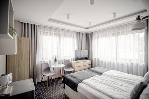 Bed, TV and multimedia, Photo of the whole room, Seating area