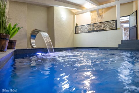 Swimming pool, Swimming pool